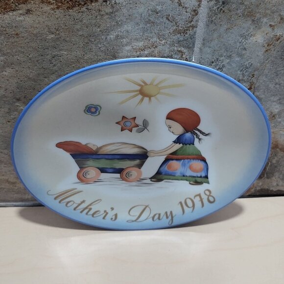 Schmid Hummel Mother's Day 1978 Afternoon Stroll Decorative Wall Hanging Plate - Picture 10 of 11